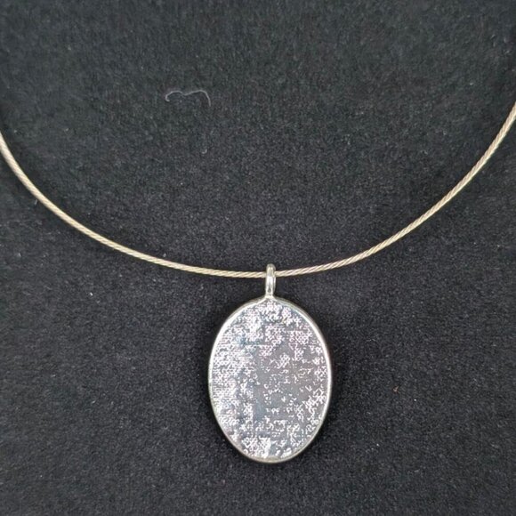 (2/$20) Twisted Cable Enamel Pendant Necklace - Picture 3 of 5